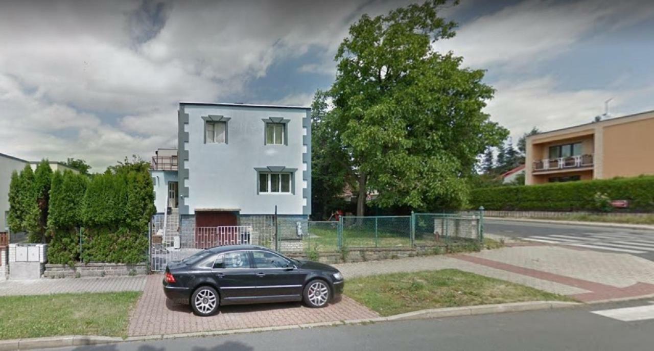 Family House With Parking Semesterbostad Prag